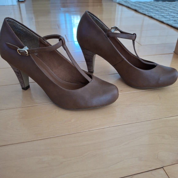 Call it Spring heel - Picture 2 of 7